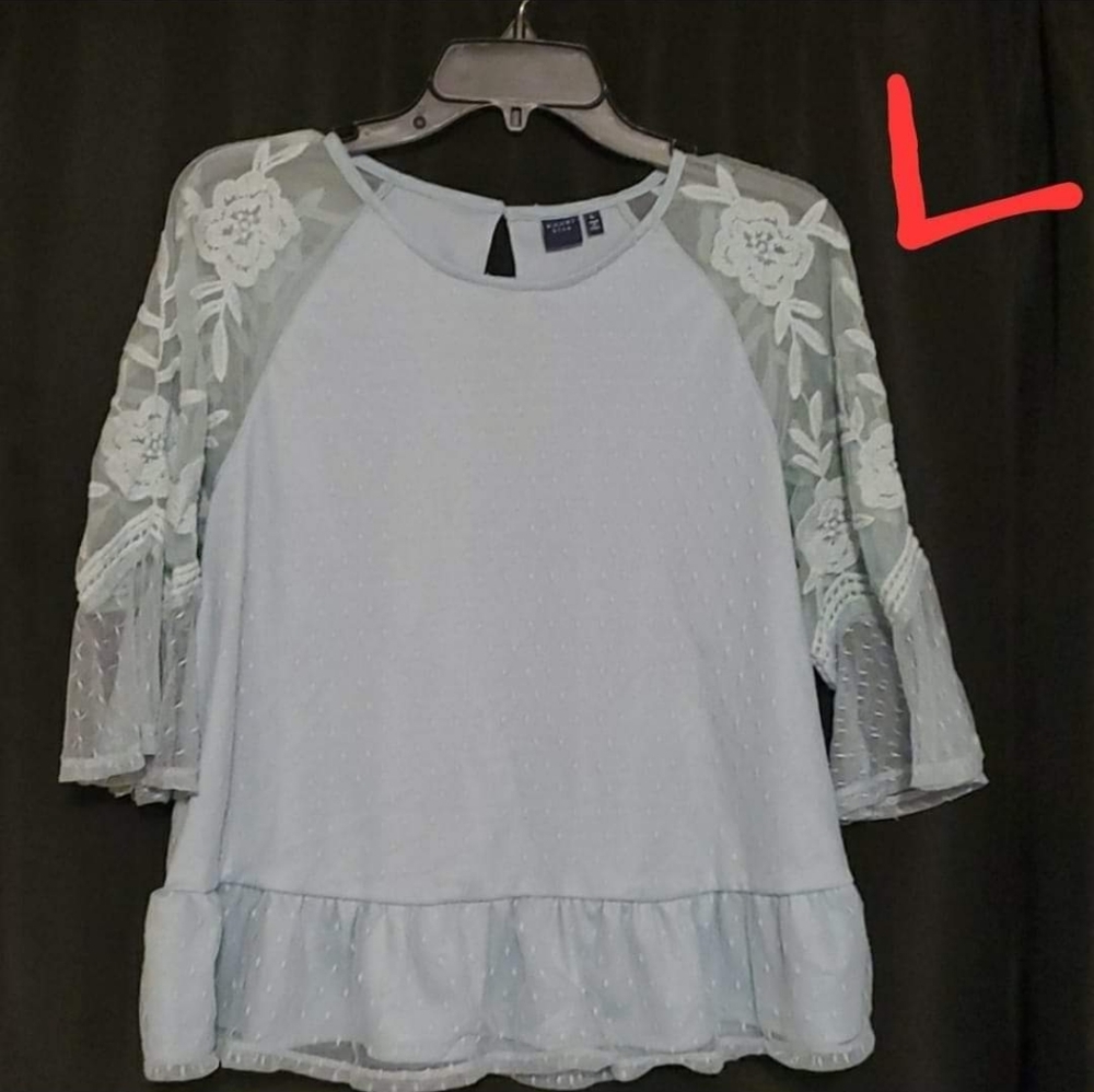 Lace sleeveless top